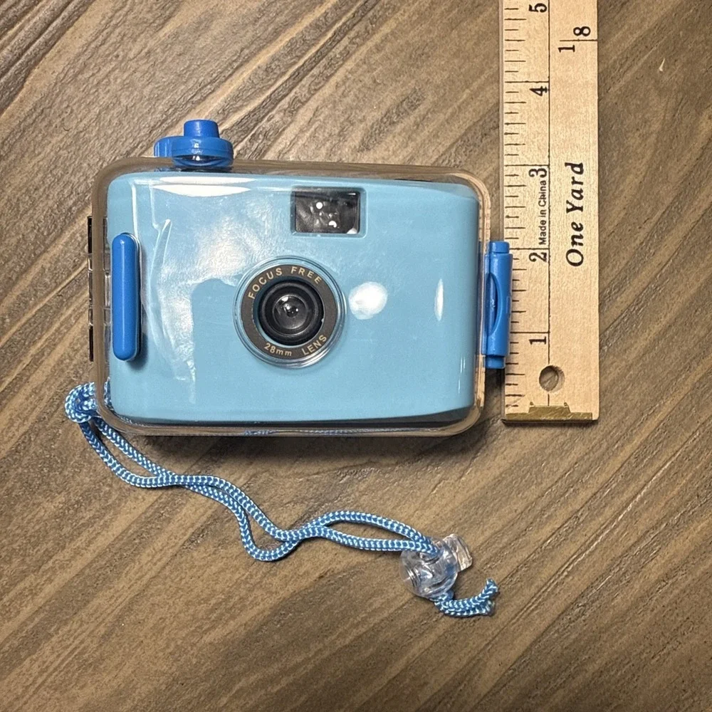 35mm‎ Underwater Camera Blue Focus Free 28mm Lens Vintage Retro Style Reusable